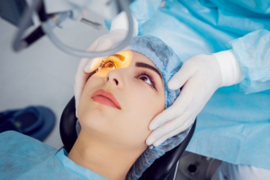 Menghilangkan Kacamata dengan LASIK